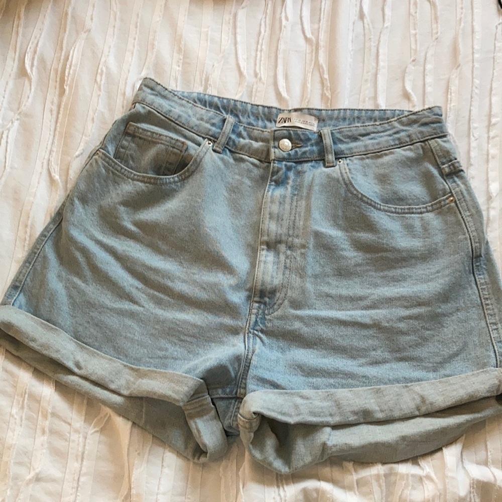 Zara Light Wash Denim Mom Jean Shorts